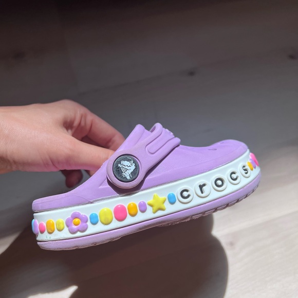 Girls super cute Crocs purple with hearts size 8C - Picture 3 of 6